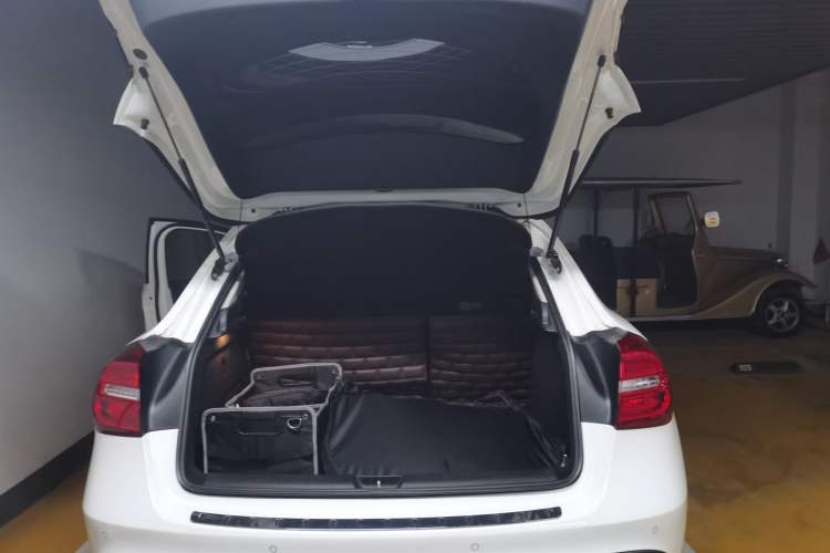 Used Mercedes-Benz GLA 2015 GLA 220 4MATIC Fashion Model Trunk