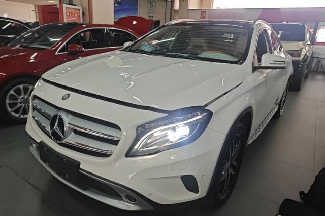 Mercedes-Benz GLA 2015 GLA 220 4MATIC Fashion Model مستعملة