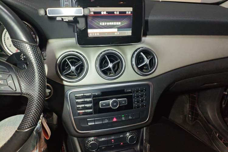 Used Mercedes-Benz GLA 2015 GLA 200 Fashion Model Audio And AC Panel