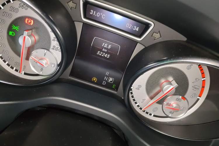 Used Mercedes-Benz GLA 2015 GLA 220 4MATIC Fashion Model Odometer Close Up