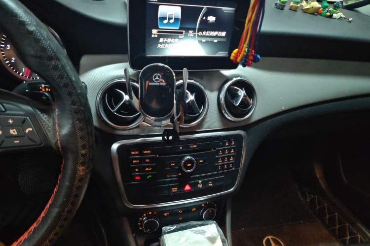 Used Mercedes-Benz GLA 2016 GLA 200 Sport Edition Audio And AC Panel