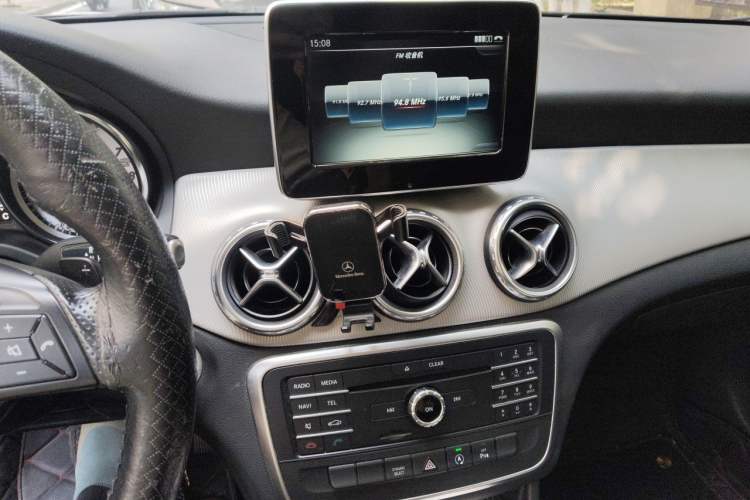 Used Mercedes-Benz GLA 2016 GLA 200 Sport Edition Audio And AC Panel