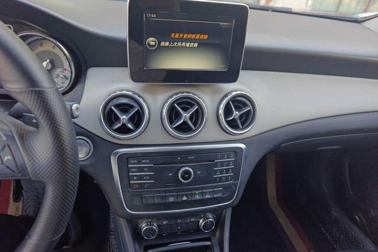 Used Mercedes-Benz GLA 2016 GLA 200 Sport Edition Audio And AC Panel