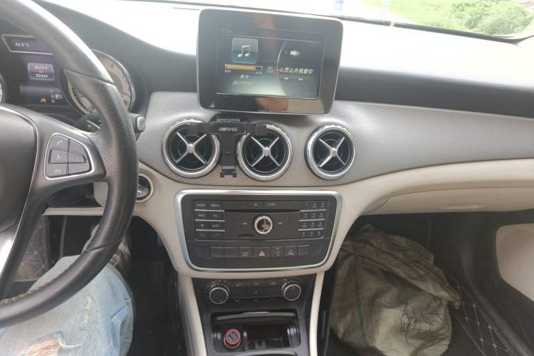 Used Mercedes-Benz GLA 2016 GLA 200 Sport Edition Audio And AC Panel