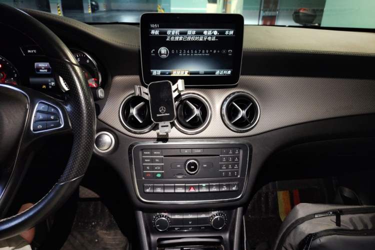 Used Mercedes-Benz GLA 2016 GLA 220 4MATIC Fashion Edition Audio And AC Panel