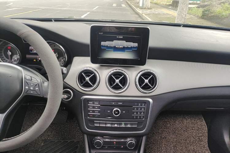 Used Mercedes-Benz GLA 2016 GLA 200 Sport Edition Audio And AC Panel