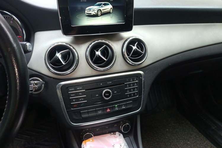 Used Mercedes-Benz GLA 2016 GLA 200 Sport Edition Audio And AC Panel