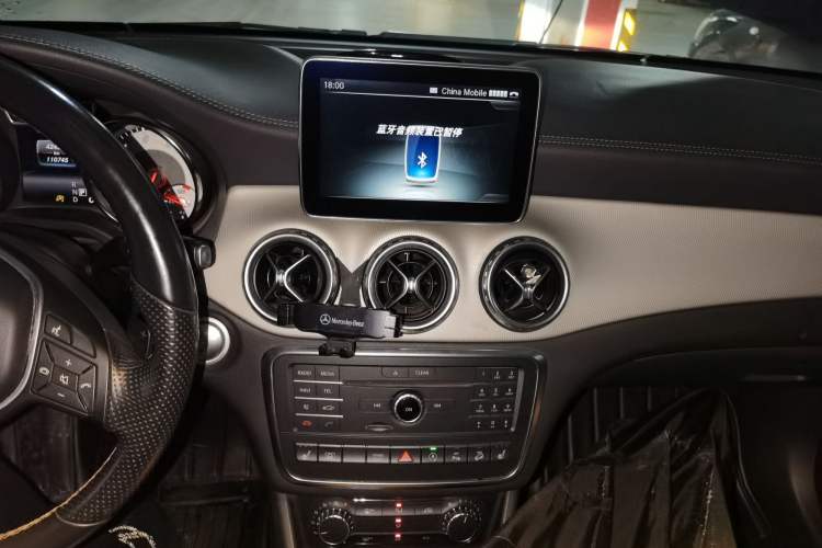 Used Mercedes-Benz GLA 2016 GLA 220 4MATIC Fashion Edition Audio And AC Panel