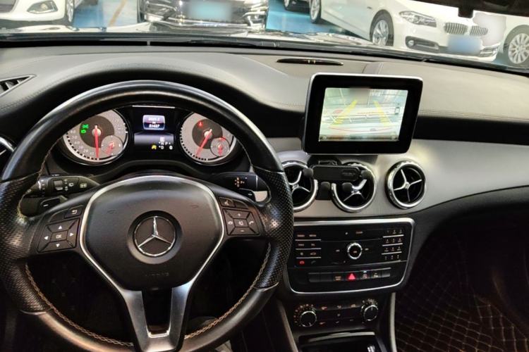 Used Mercedes-Benz GLA 2016 GLA 200 Fashion Model Center Console