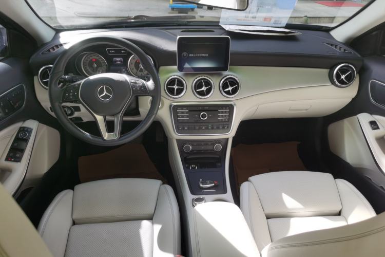 Used Mercedes-Benz GLA 2016 GLA 220 4MATIC Fashion Edition Center Console