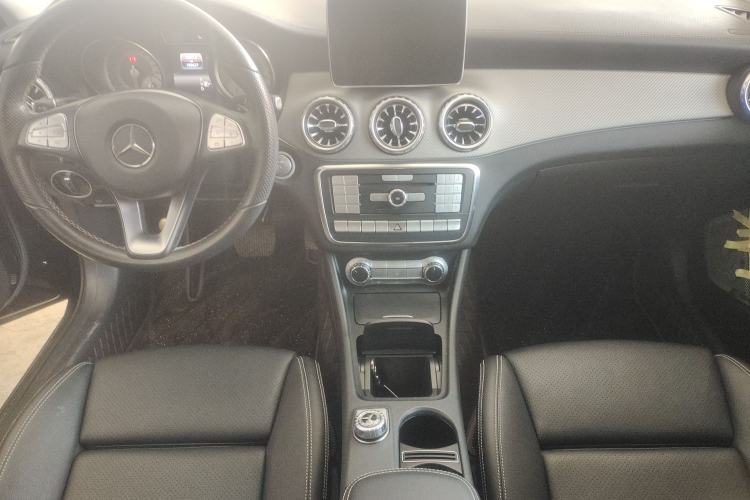 Used Mercedes-Benz GLA 2016 GLA 220 4MATIC Fashion Edition Center Console