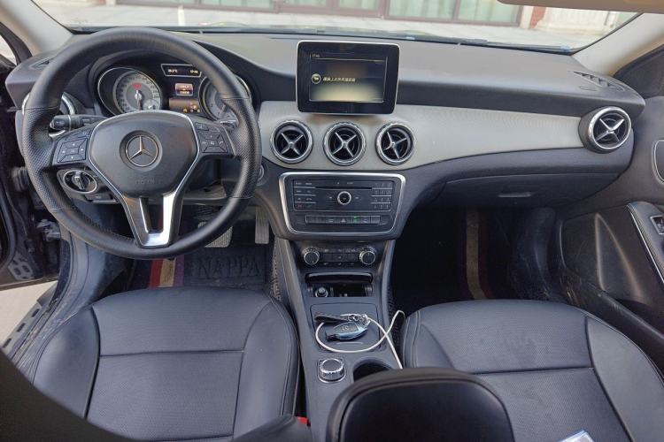 Used Mercedes-Benz GLA 2016 GLA 200 Sport Edition Center Console