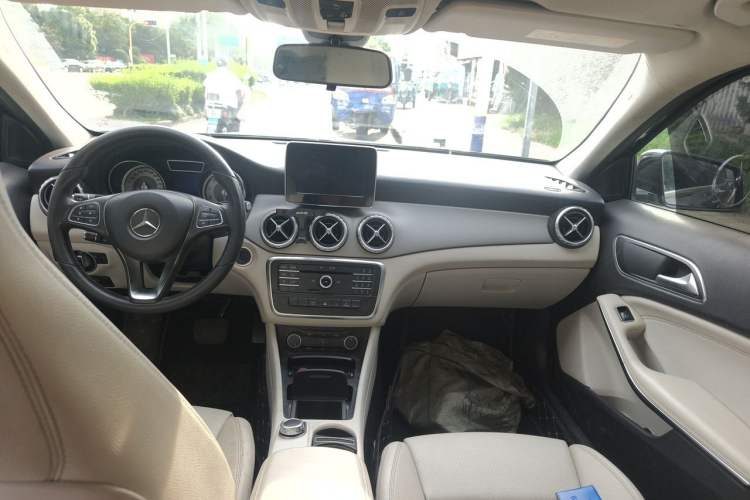 Used Mercedes-Benz GLA 2016 GLA 200 Sport Edition Center Console
