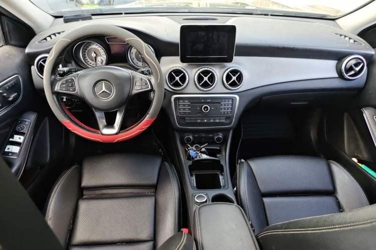 Used Mercedes-Benz GLA 2016 GLA 200 Sport Edition Center Console