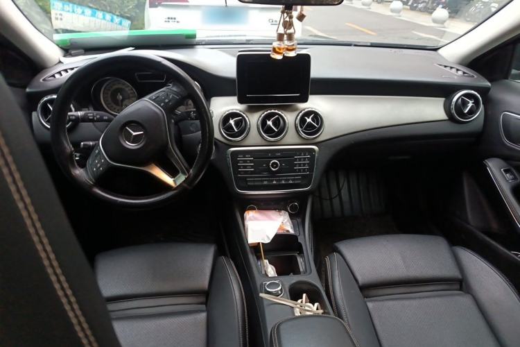 Used Mercedes-Benz GLA 2016 GLA 200 Sport Edition Center Console