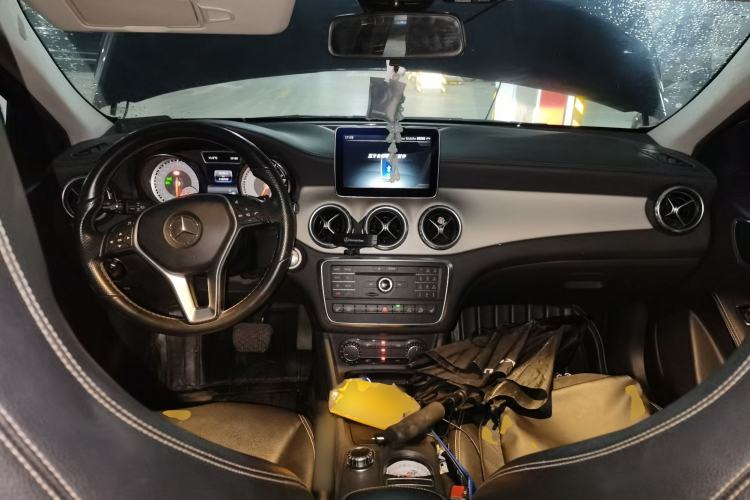 Used Mercedes-Benz GLA 2016 GLA 220 4MATIC Fashion Edition Center Console