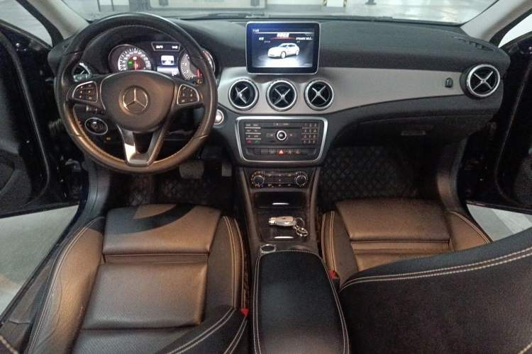 Used Mercedes-Benz GLA 2016 GLA 200 Fashion Model Center Console