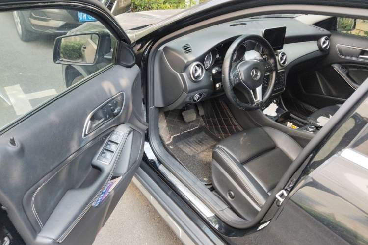 Used Mercedes-Benz GLA 2016 GLA 200 Sport Edition Driver Seat
