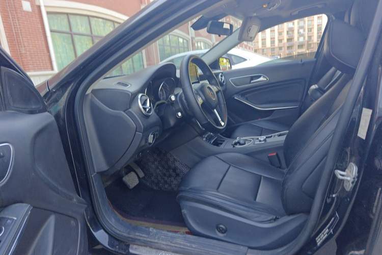 Used Mercedes-Benz GLA 2016 GLA 200 Sport Edition Driver Seat