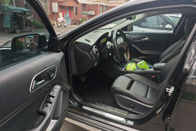 Used Mercedes-Benz GLA 2016 GLA 200 Sport Edition Driver Seat