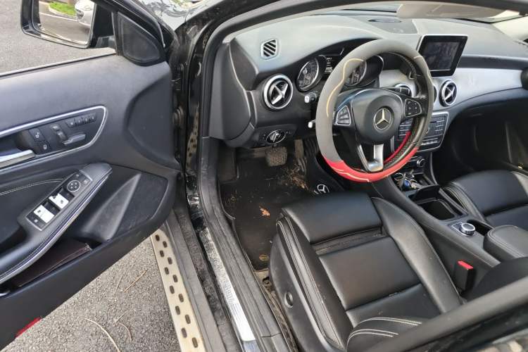 Used Mercedes-Benz GLA 2016 GLA 200 Sport Edition Driver Seat