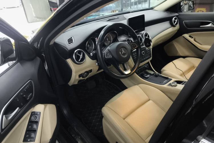 Used Mercedes-Benz GLA 2016 GLA 200 Sport Edition Driver Seat