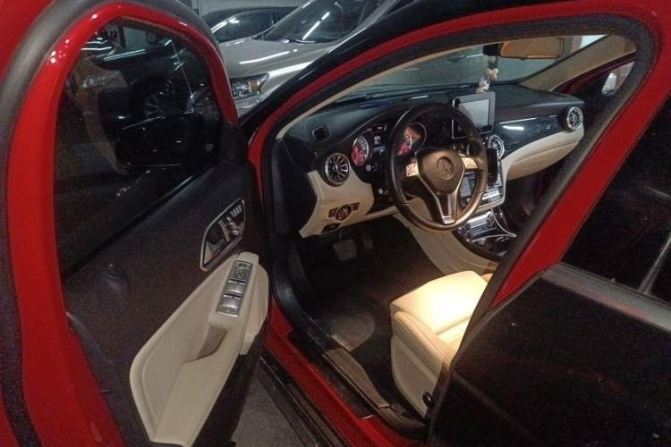 Used Mercedes-Benz GLA 2016 GLA 200 Sport Edition Driver Seat