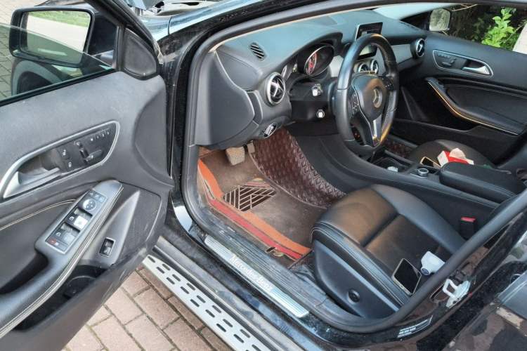 Used Mercedes-Benz GLA 2016 GLA 220 4MATIC Luxury Model Driver Seat