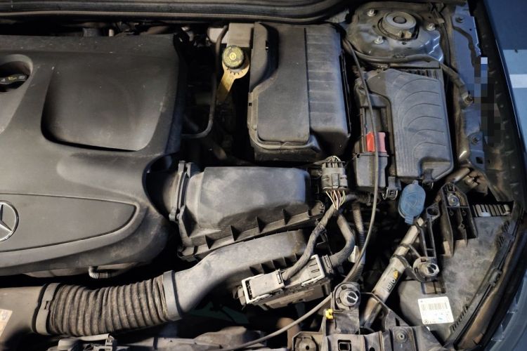 Used Mercedes-Benz GLA 2016 GLA 220 4MATIC Fashion Edition Engine Bay Left