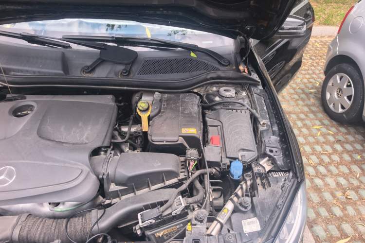 Used Mercedes-Benz GLA 2016 GLA 200 Fashion Model Engine Bay Left