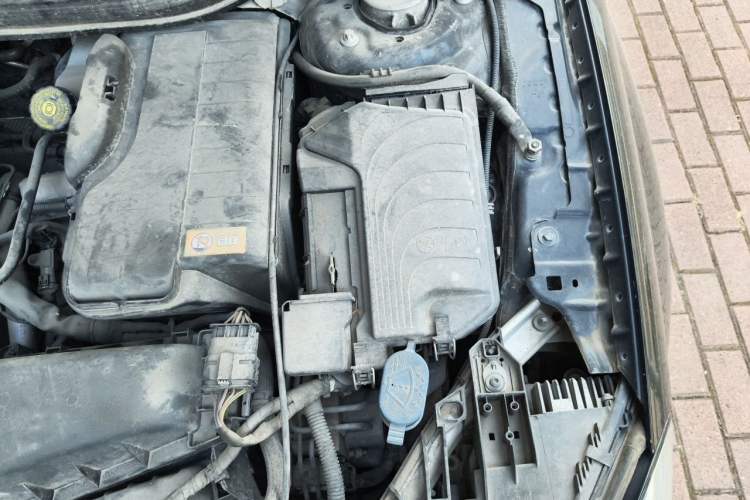 Used Mercedes-Benz GLA 2016 GLA 220 4MATIC Luxury Model Engine Bay Left