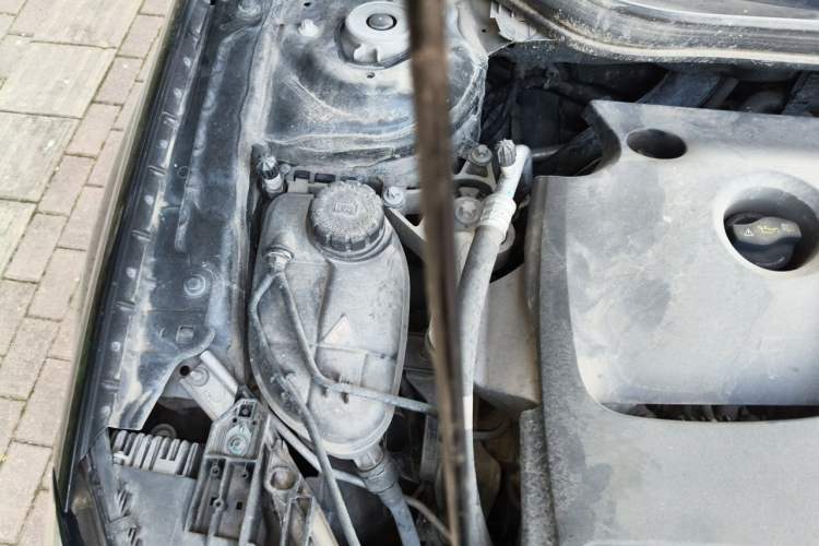 Used Mercedes-Benz GLA 2016 GLA 220 4MATIC Luxury Model Engine Bay Right