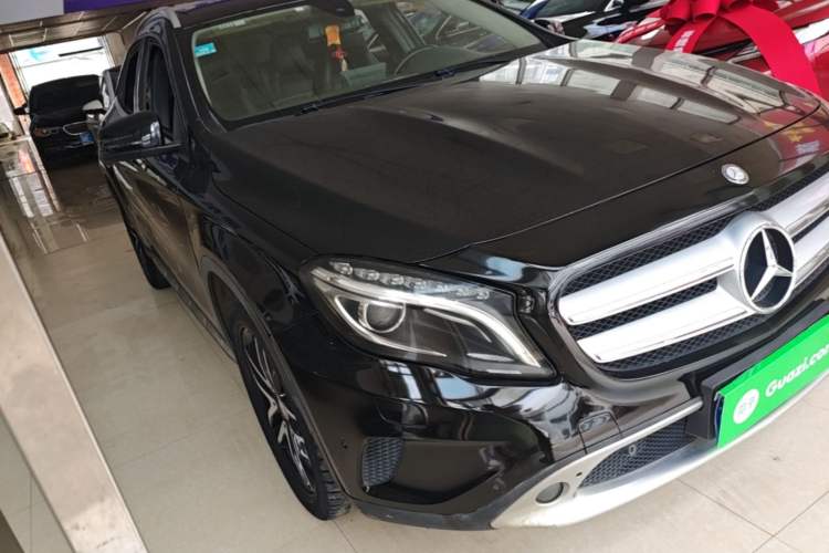Used Mercedes-Benz GLA 2016 GLA 200 Fashion Model Front Right 45 Deg