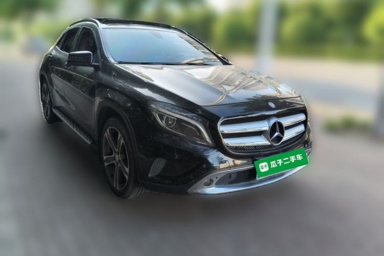 Used Mercedes-Benz GLA 2016 GLA 220 4MATIC Luxury Model Front Right 45 Deg
