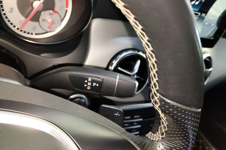 Used Mercedes-Benz GLA 2016 GLA 200 Fashion Model Gear Lever