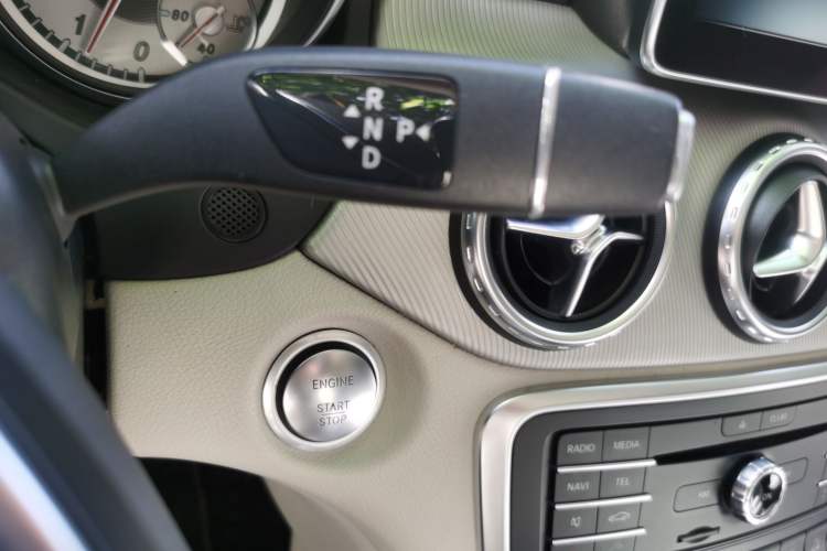 Used Mercedes-Benz GLA 2016 GLA 220 4MATIC Fashion Edition Gear Lever