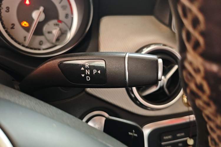 Used Mercedes-Benz GLA 2016 GLA 200 Fashion Model Gear Lever