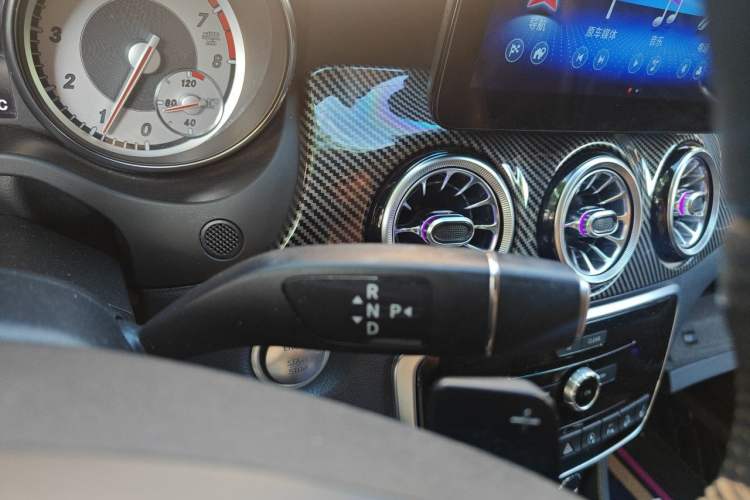 Used Mercedes-Benz GLA 2016 GLA 220 4MATIC Fashion Edition Gear Lever
