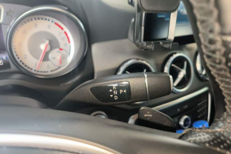 Used Mercedes-Benz GLA 2016 GLA 220 4MATIC Fashion Edition Gear Lever