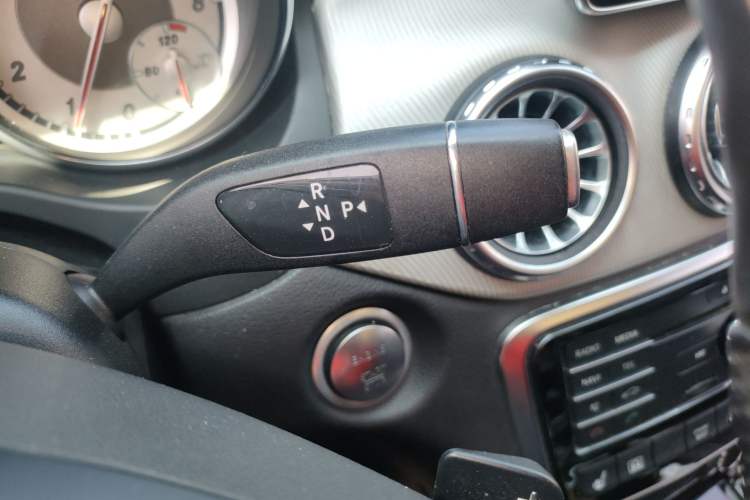 Used Mercedes-Benz GLA 2016 GLA 220 4MATIC Fashion Edition Gear Lever