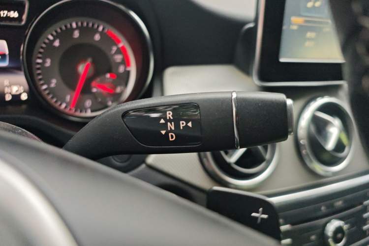 Used Mercedes-Benz GLA 2016 GLA 200 Sport Edition Gear Lever