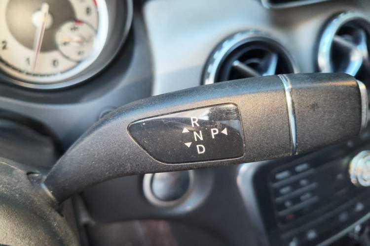 Used Mercedes-Benz GLA 2016 GLA 220 4MATIC Luxury Model Gear Lever