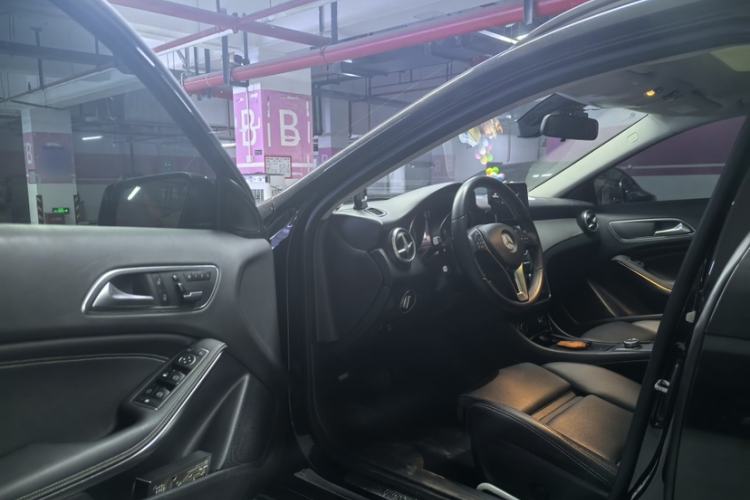 Used Mercedes-Benz GLA 2016 GLA 200 Sport Edition Interior 3
