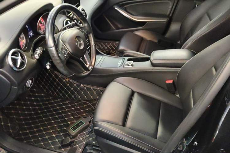 Used Mercedes-Benz GLA 2016 GLA 200 Fashion Model Left Front Seat