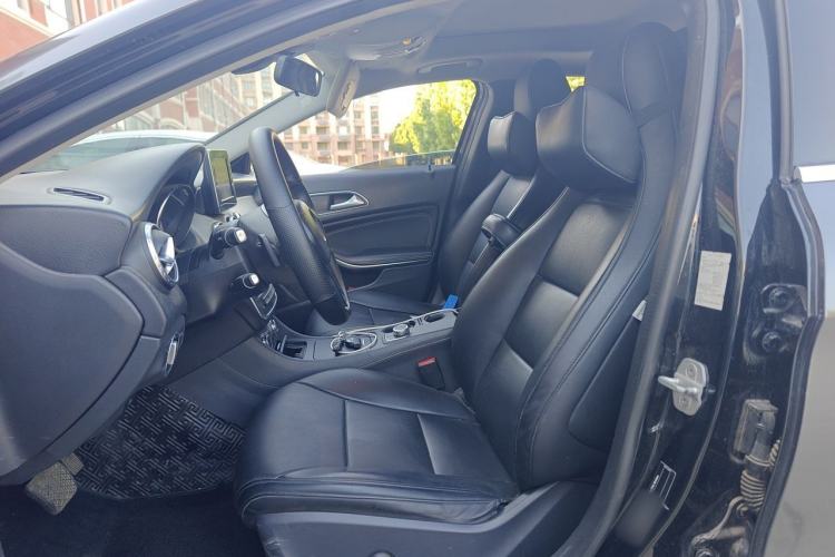 Used Mercedes-Benz GLA 2016 GLA 200 Sport Edition Left Front Seat