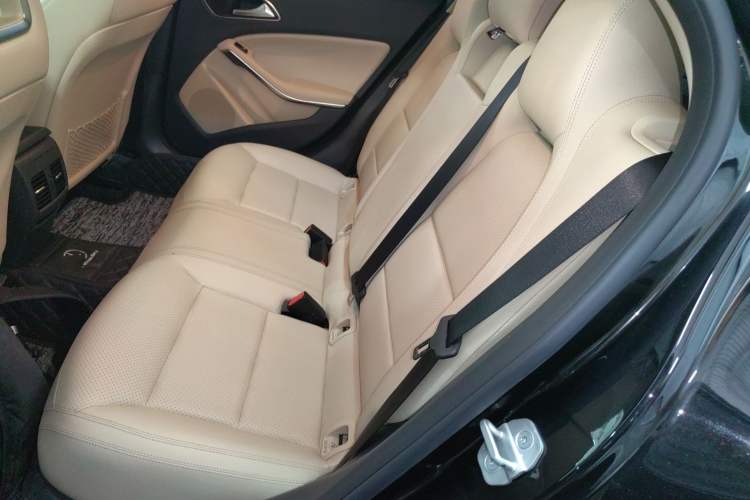 Used Mercedes-Benz GLA 2016 GLA 220 4MATIC Fashion Edition Left Rear Seat