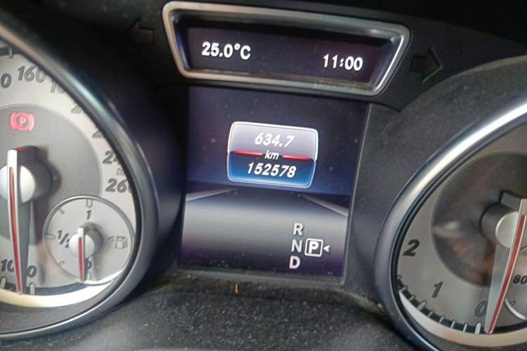 Used Mercedes-Benz GLA 2016 GLA 200 Sport Edition Odometer Close Up