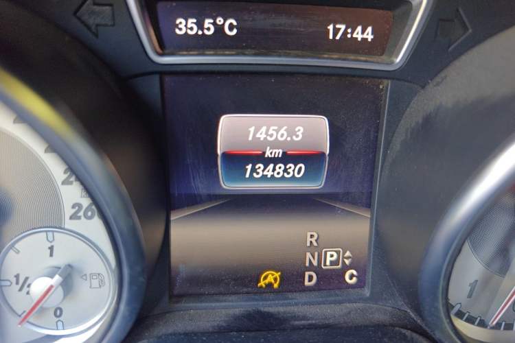 Used Mercedes-Benz GLA 2016 GLA 200 Sport Edition Odometer Close Up