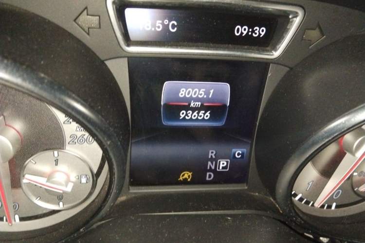 Used Mercedes-Benz GLA 2016 GLA 200 Sport Edition Odometer Close Up
