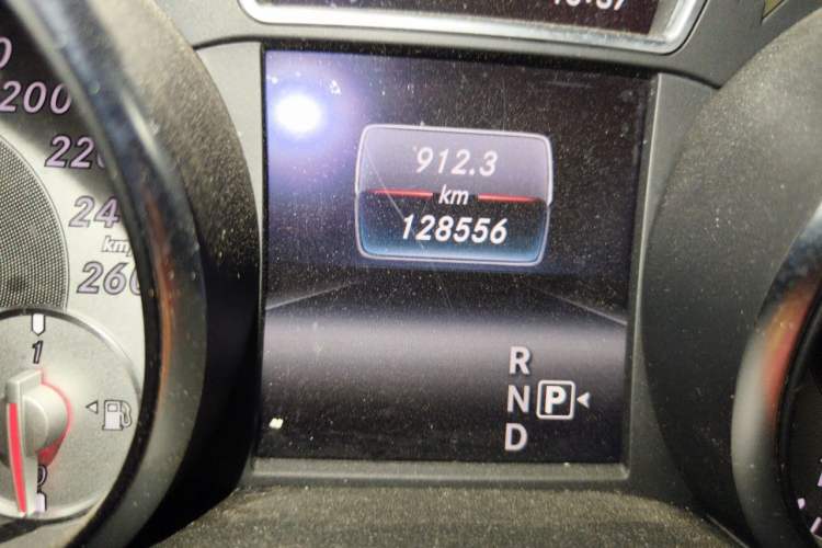 Used Mercedes-Benz GLA 2016 GLA 200 Sport Edition Odometer Close Up